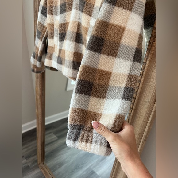 Abercrombie & Fitch Sherpa Sweater pullover extra small worn once - Picture 2 of 6